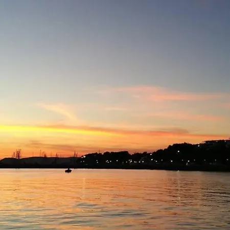 Daire Luris *